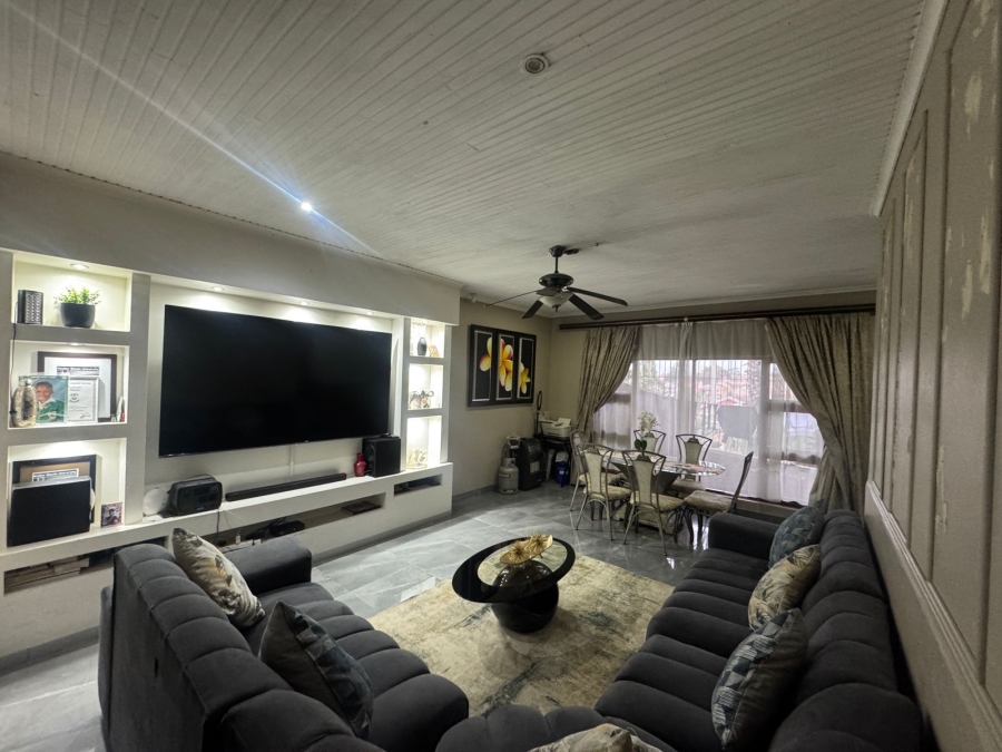 5 Bedroom Property for Sale in Amalinda Eastern Cape